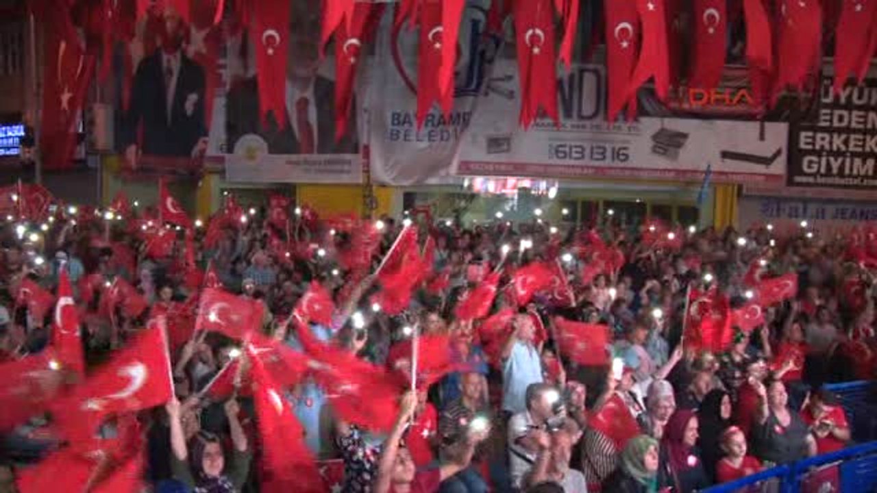 Bayrampaşa'daki Çevik Kuvvet Şube Müdürlüğü Önünde "Demokrasi Nöbeti"