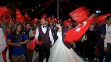 Düğünden Çıkıp, Demokrasi Nöbetine Koştular