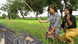 Amazing beautiful girl Fishing in Cambodia - Khmer traditional fishing by Cam Amazing