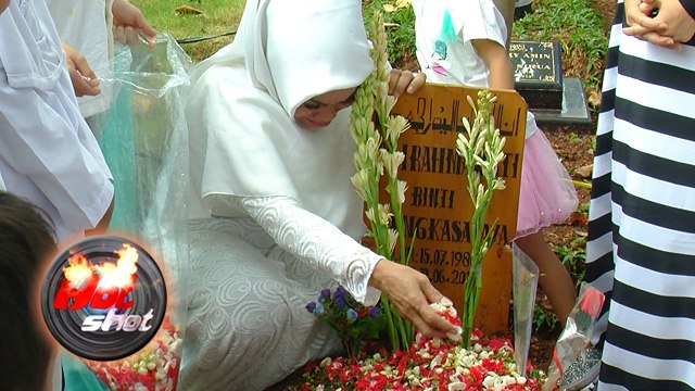 Kesedihan Keluarga Rayakan Ultah Jupe di Makam - Hot Shot 16 Juli 2017