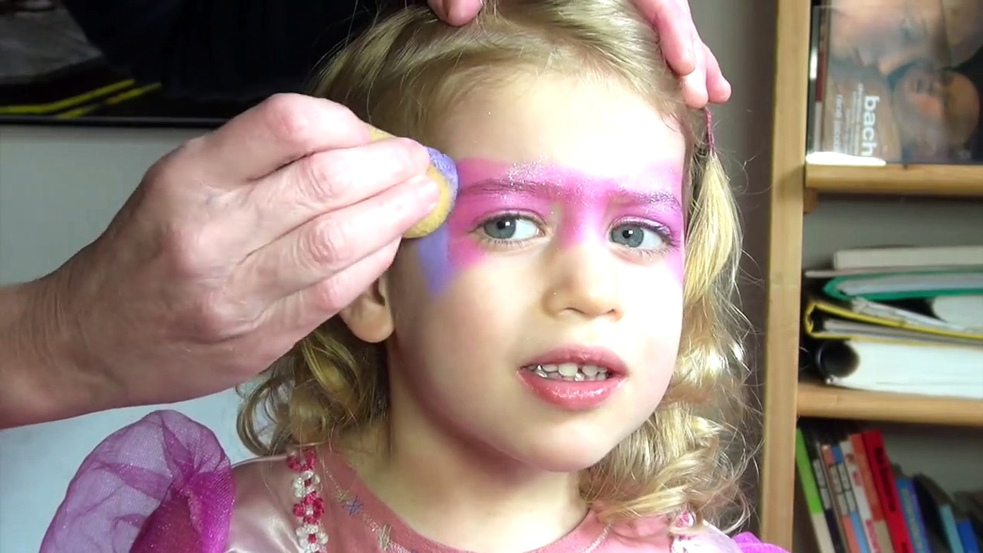 Et Maquillage Princesse Princesse Instructions De Modele De Maquillage Pour Enfants Raiponce Video Dailymotion