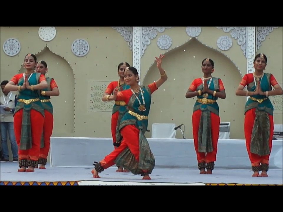 Indian Dance on Vande Matram - Patriotic Song