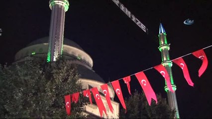 Binlerce Sultangazili Demokrasi Nöbetinde