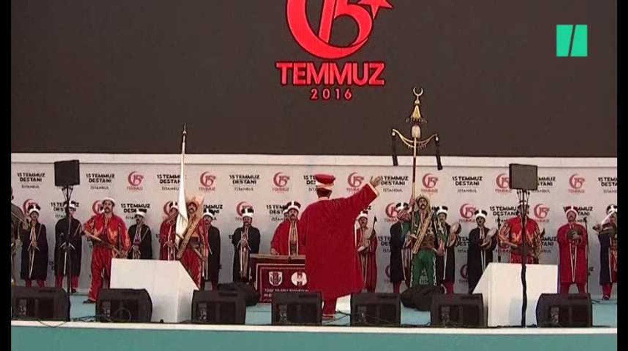 La Turquie commémore le putsch raté contre Erdogan qui promet d'"arracher la tête des traîtres"