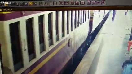 Say rượu khi xuống tàu, người đàn ông bị chèn nát người