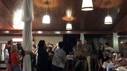 Membri ai Partidului Democrat se distrează pe ritmuri hip hop