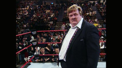 Stone Cold Stunned Mark Henry Backstage (Raw 01.05.1998)