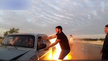 Brave drivers pull passengers from flaming car after accidentAkademi Portal