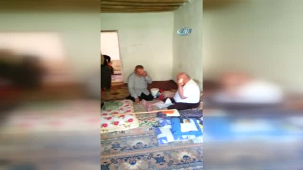 40 Yıl Sonra Bir Araya Gelen Çocukluk Arkadaşlarının Buluşmasında Gözyaşları Sel Oldu