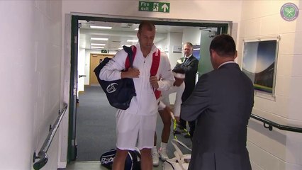 Rafael Nadal se cogne la tête`