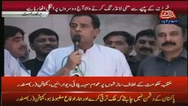 What Question Capt Safdar Is Asking From Crowd?