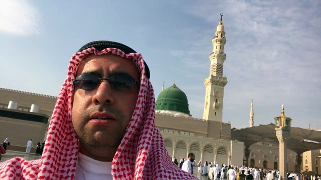 Medinede kamet calisirken. Medine müezzini taklidi. Harameyn usulü kamet. Kamet Nedir ve Nasil Getirilir? Medinede namaz icin kamet. Kamet dinle. Hafiz Metin Demirtas. Medinede kamet nasil getiriliyor? Kamet nedir, nasil okunur, sözleri, anlami, okunusu.