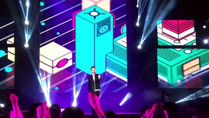 Shane Filan đốt cháy bầu không khí với fan Việt