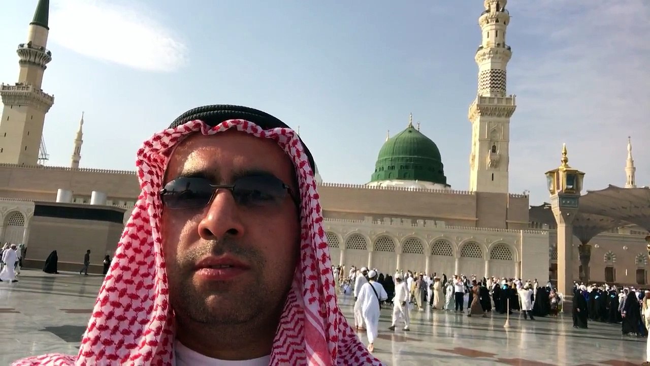 Medinede Efendimizi selamlama. Metin Demirtaş. Yeşil Kubbenin önünde Peygamber Efendimizi (SAV) selamlarken. Peygamberimize selam olsun. Peygamberim Medine. Peygamberimizi selamlarken. Metin Demirtas. Mescidi Nebevide Peygamberimizi selamlarken.