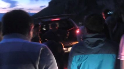 Otomobil Uçuruma Yuvarlandı: 3 Ölü, 1 Yaralı