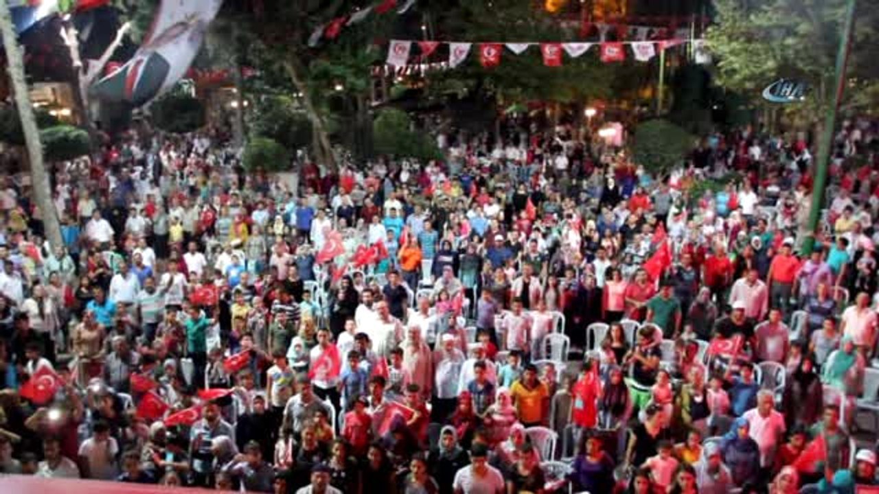 Gelin ve Damat Düğün Öncesi Demokrasi Nöbetine Geldi