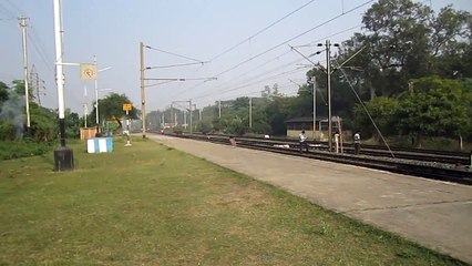 30279 GZB WAP-7 thunders past Belmuri with Sealdah Rajdhani