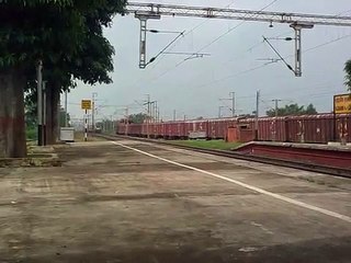 TATA WAM-4 21306 going calm with Ranchi-Howrah ICE at Rajbandh Station.3gp