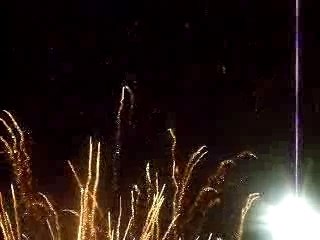 feu d'artifice nocturne à montmartre