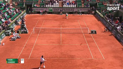 Roland-Garros 2017 : Un point marathon et Djokovic offre le break à Thiem ! (2-1)