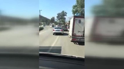 Trafik Magandası Ambulansa Yol Vermemek İçin Elinden Geleni Yaptı