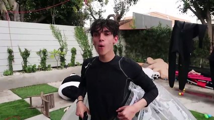 TWINS STUCK IN GIANT BUBBLE BALL!-Pp0Fo