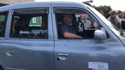 73e D-Day : les vétérans arrivent en taxis londoniens à la Batterie