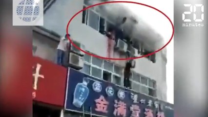 Il les sauve d'un incendie grâce à son camion - Le Rewind du Mercredi 07 Juin 2017