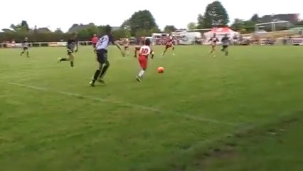 Télécharger la video: Ce gamin est une future star du FOOT c'est sur... Dribble de dingue