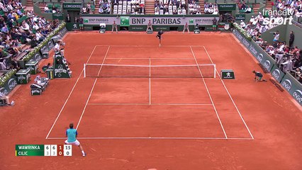 Roland-Garros 2017 : Superbe défense de Wawrinka contre un Cilic peu inspiré (6-3, 6-3, 1-0)