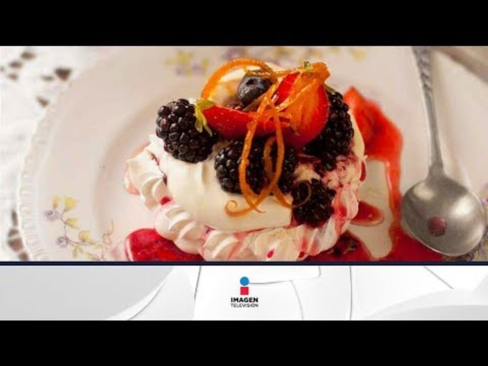 Receta de mini vacheris con helado, salsa de frutos rojos y cardamomo