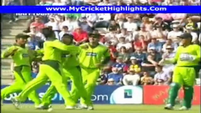 SHOAIB AKHTAR [WICKETS] VS ENGLAND 5TH ODI 2010