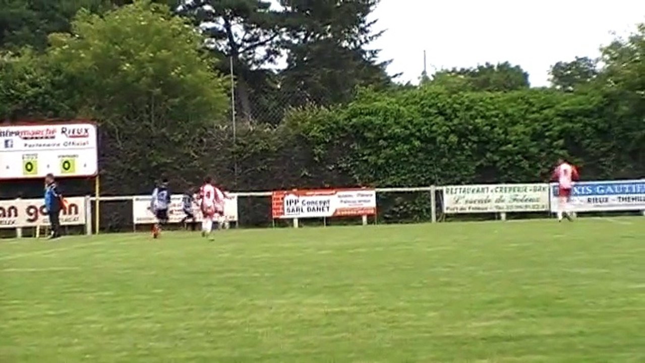 L'enchaînement génial de Roméo Pelletier (13 ans) lors d'un match de foot du FC Guémené Massérac
