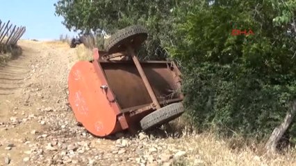 Çanakkale Traktörün Ardındaki Su Tankeri Devrilince Altında Kalan Çocuk Öldü