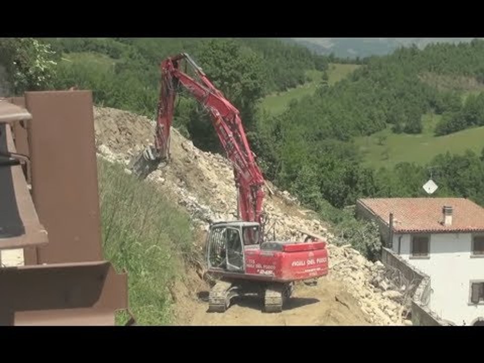 Amatrice (RI) - Terremoto, messa in sicurezza delle strade (07.06.17)