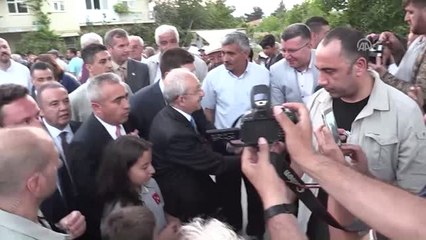 CHP Genel Başkanı Kemal Kılıçdaroğlu Vatandaşlarla Iftar Yaptı (2)