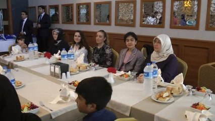 Bakan Özlü'nün Eşi, Yetim ve Öksüz Çocukları Ağırladı