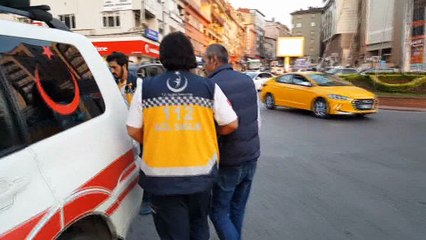 Sokak ortasında sopalı yumruklu kavga