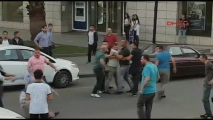 Zonguldak'ta Iki Kişi Sokak Ortasında Kavga Etti