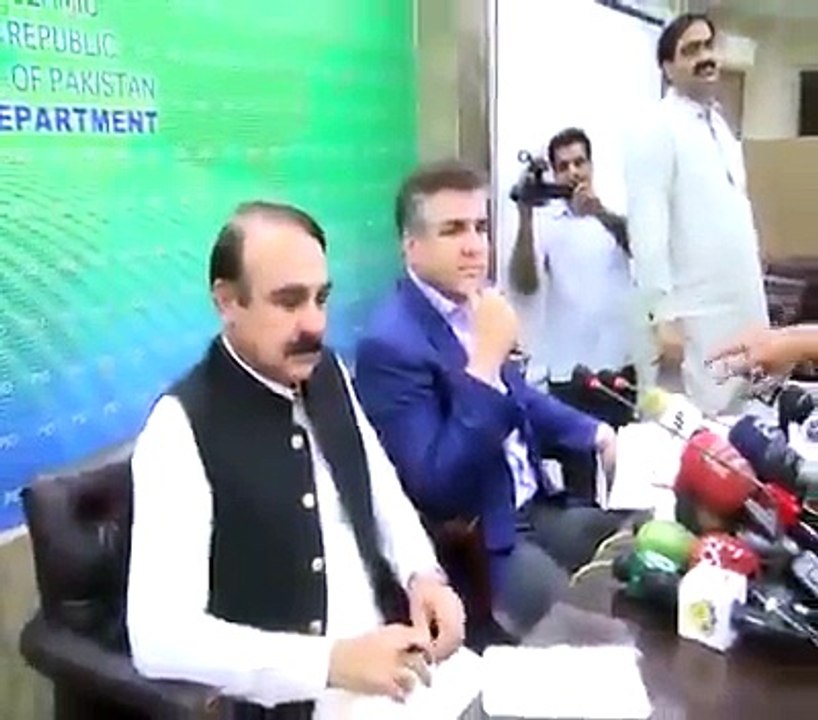 ایک صحافی نے دانیال عزیز کو معافی مانگنے پر مجبور کر دیا