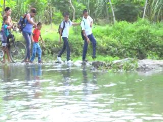 Casi incomunicados vecinos de colonia Los Laureles