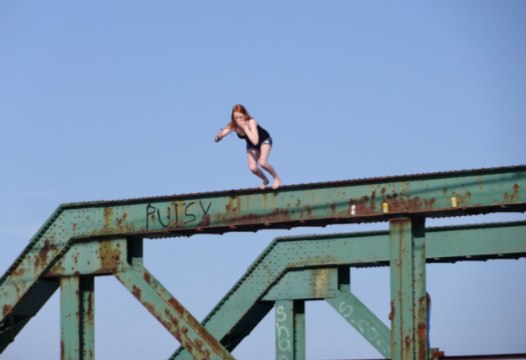 Jumping off a bridge into the Mira River with underwater cam