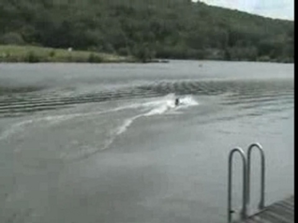 CHUTE ski nautique sur le plan d'eau de Caniel