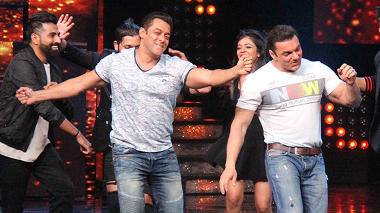 Salman Khan Promotes Tubelight On The Sets Of Nach Baliye 8