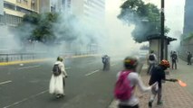 Venezuela: nouveaux affrontements entre policiers et opposition