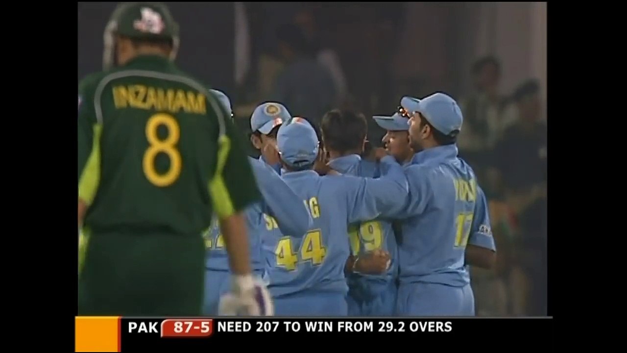 SACHIN TENDULKAR'S GREATEST CATCH WHICH REDEFINED CATCHING AT THE BOUNDARY!!!!!!