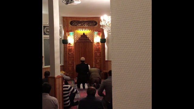 Metin Demirtas & Omer Sargul. Harameyn usulu yatsi namaz. Kabe müezzini taklidi. Harameyn usulü kamet. iqamat al salah. kabede yatsi namazi. Kabe müezzini seyh Ali Mulla. Imitation Sheikh Ali Ahmed Mullah Makkah. Kamet. Kopenhag Kocatepe Camii.10/5 - 2017