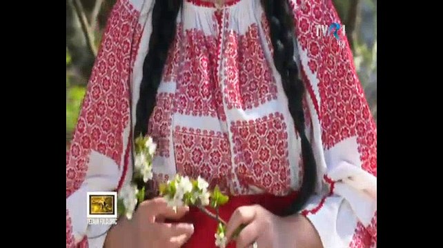 Adriana Deaconu - Cine trece pe campie (Tezaur folcloric - TVR 1 - 04.06.2017)