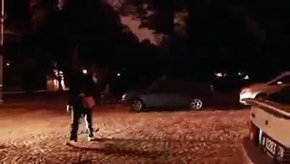 İterek Polis Arabasını Devirdiler