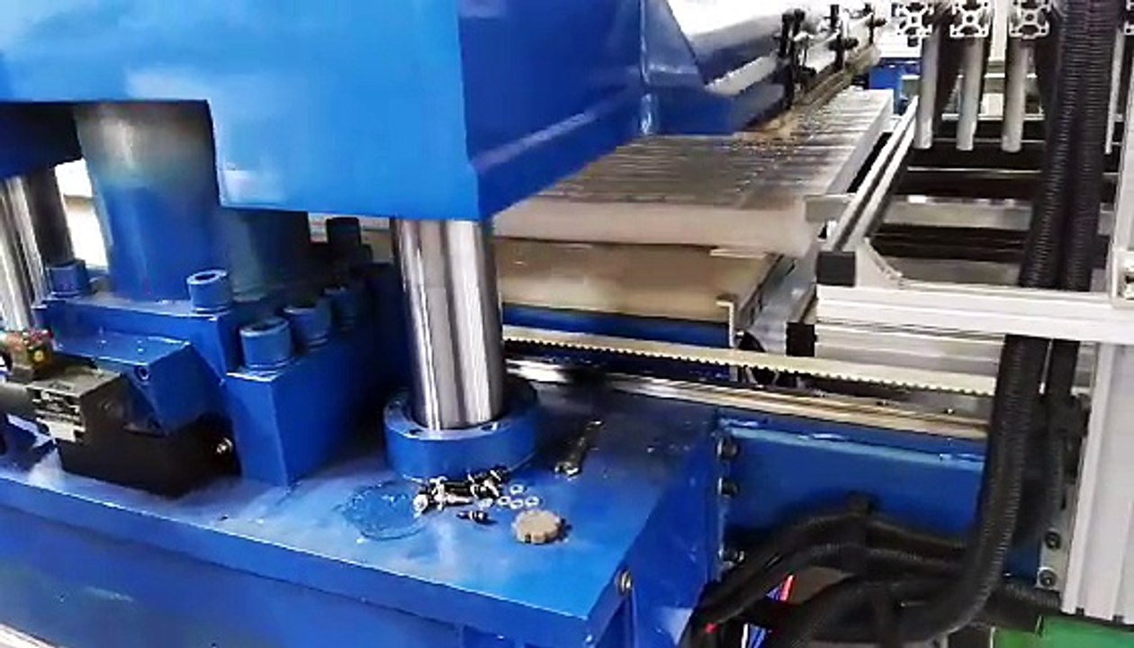 Auto feeding+cutting+stacking pushing